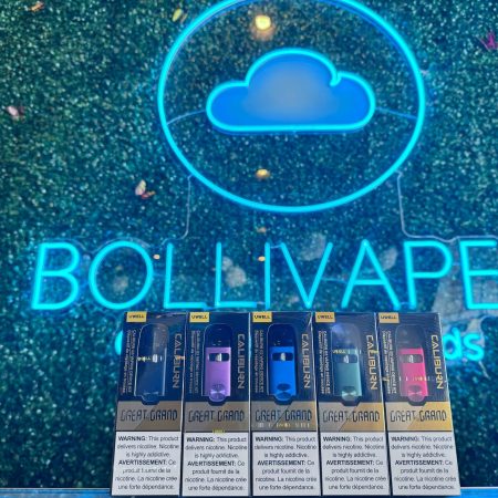 UWELL Caliburn G3 Pod Kit with OLED display, dual airflow, and 900mAh battery